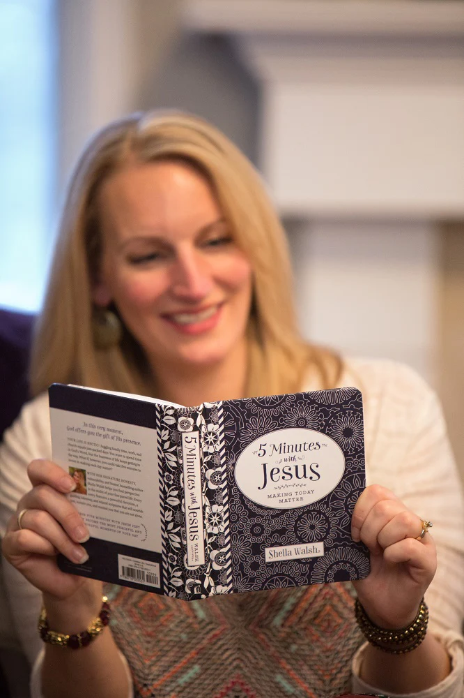 5 Minutes with Jesus: Quick Daily Devotions for Busy Lives (A 50-Day Devotional) - Image 3