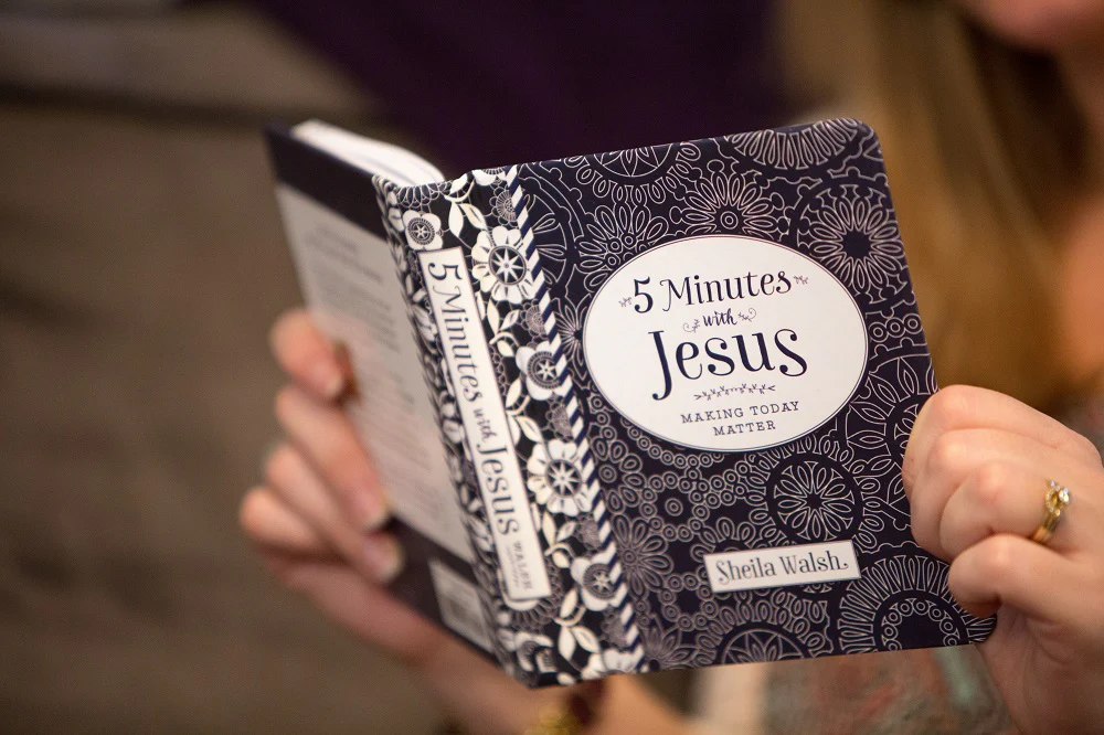 5 Minutes with Jesus: Quick Daily Devotions for Busy Lives (A 50-Day Devotional) - Image 4