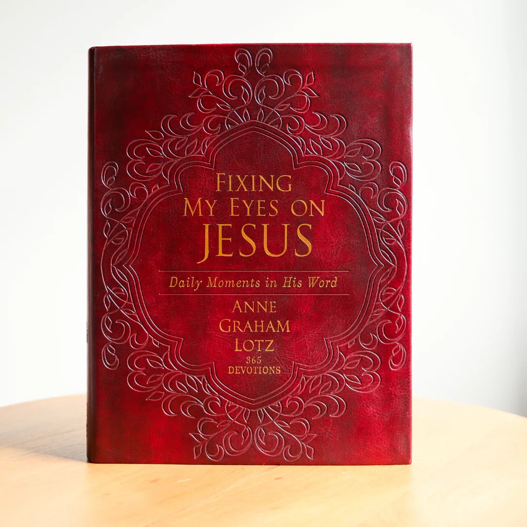 Fixing My Eyes on Jesus: Daily Moments in His Word (A 365-Day Devotional) – The Perfect Christian Gift for Lent and Easter - Image 3
