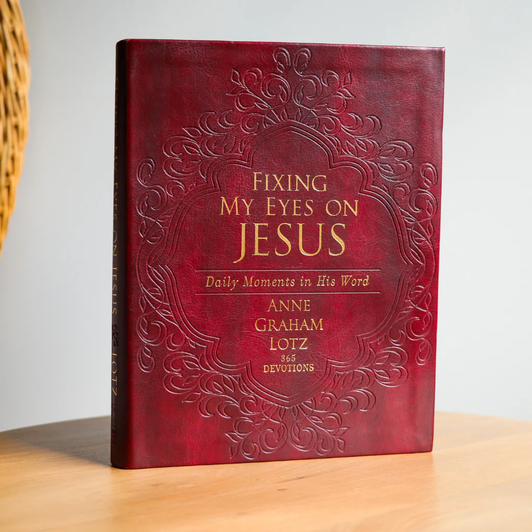 Fixing My Eyes on Jesus: Daily Moments in His Word (A 365-Day Devotional) – The Perfect Christian Gift for Lent and Easter - Image 4