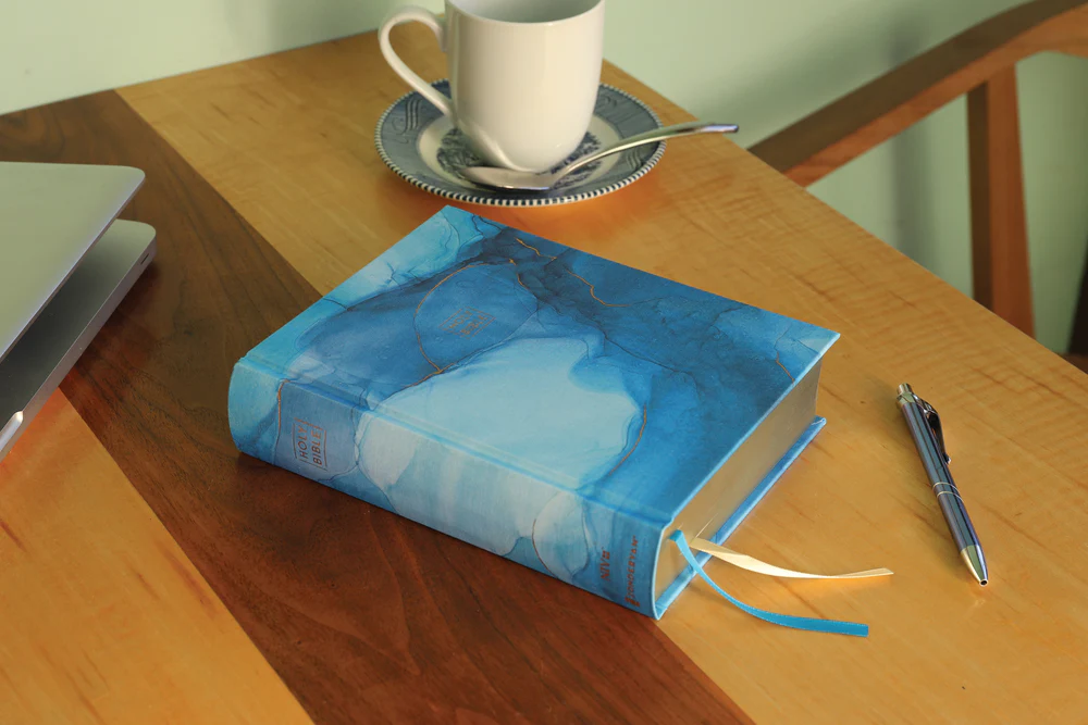 NIV, Artisan Collection Bible, Gilded Edges, Red Letter Edition, Comfort Print - Image 17