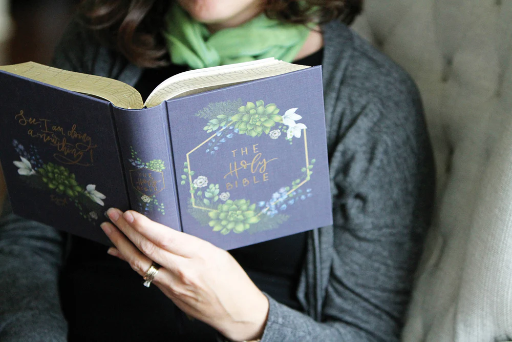 NIV, Artisan Collection Bible, Gilded Edges, Red Letter Edition, Comfort Print - Image 65