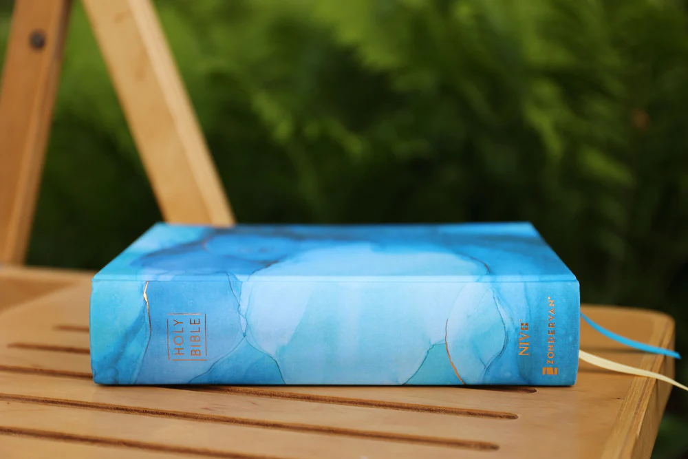 NIV, Artisan Collection Bible, Gilded Edges, Red Letter Edition, Comfort Print - Image 8