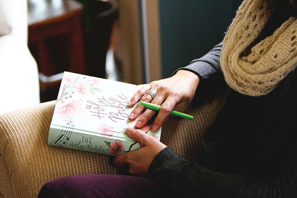 NIV, Artisan Collection Bible, Gilded Edges, Red Letter Edition, Comfort Print - Image 89