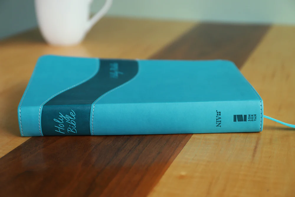 NIV, Premium Gift Bible, Red Letter Edition, Comfort Print: The Perfect Bible for Any Gift-Giving Occasion - Image 9