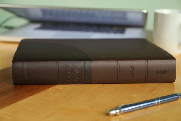 NIV, Super Giant Print Reference Bible, Red Letter Edition, Comfort Print - Image 40