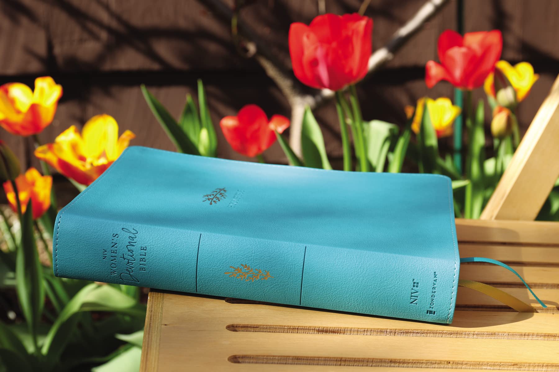 NIV, Women's Devotional Bible (By Women, for Women), Large Print, Leathersoft, Teal, Comfort Print - Image 5