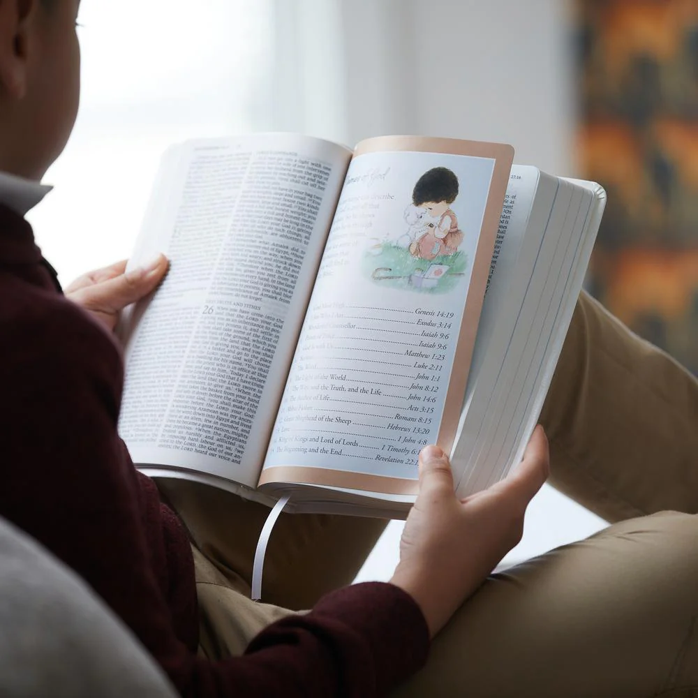 NRSVCE, Precious Moments Bible, Comfort Print: Holy Bible - Image 6