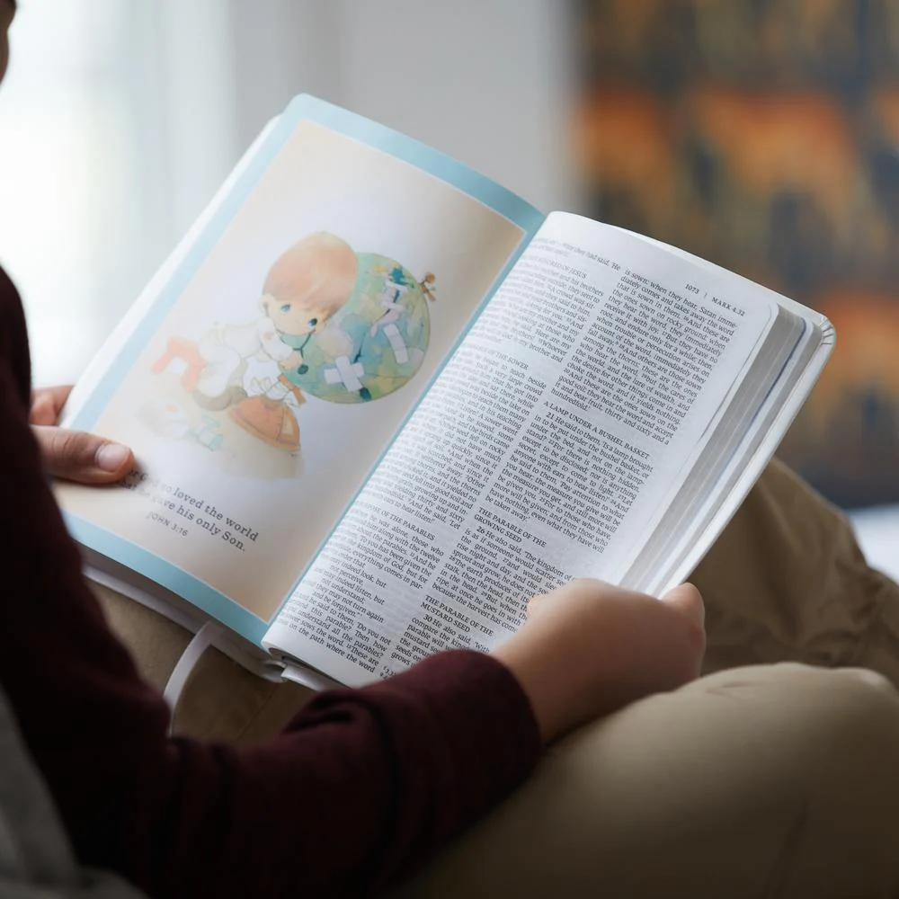 NRSVCE, Precious Moments Bible, Comfort Print: Holy Bible - Image 9