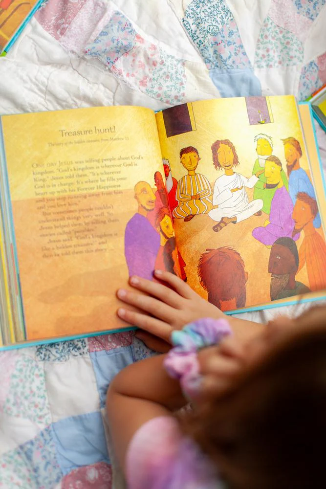 The Jesus Storybook Bible: Every Story Whispers His Name - Image 10